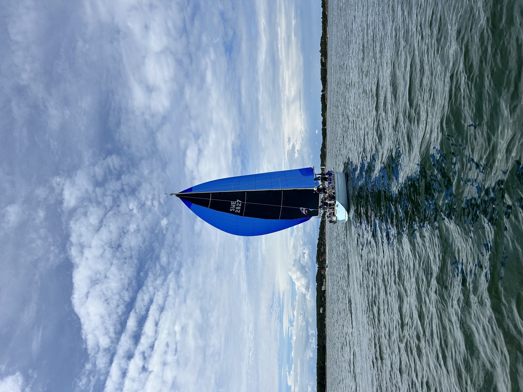 Walenna II under spinnaker
